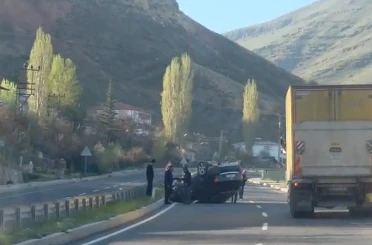 Malatya’da kontrolden çıkan otomobil takla attı 