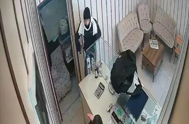 Malatya’da kuyumcu soygunu girişimi kamerada 