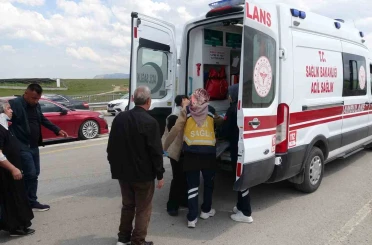 Malatya’da minibüs ile hafif ticari araç çarpıştı: 8 yaralı 