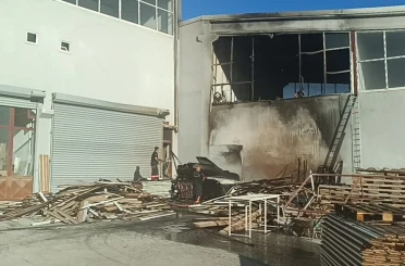 Malatya’da mobilya imalathanesinde korkutan yangın 