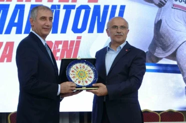 Malatya’da spor emekçileri onurlandırıldı, Arslantepe Yarı Maratonu’nun imzaları atıldı 