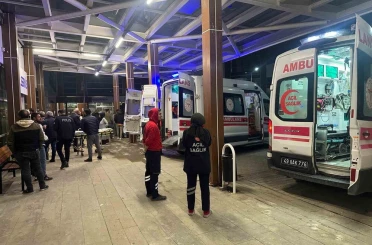 Malazgirt’te öğretmenleri taşıyan taksi takla attı: 7 yaralı 