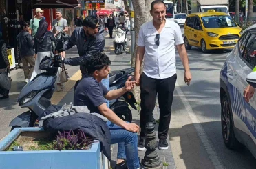 Manavgat’ta korkutan kazada sürücü kask sayesinde hayatta kaldı 