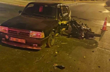 Manavgat’ta otomobil ile çarpışan motosikletteki 2 kişi yaralandı 