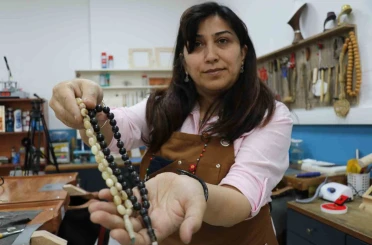Manda ve koç boynuzları, usta ellerde takıya dönüşüyor 