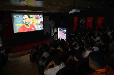 Manisa CBÜ öğrencileri milli maçı hep birlikte izledi 
