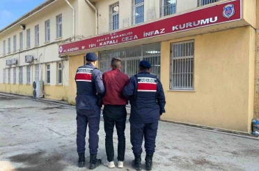 Manisa’da 2 firari hükümlü kıskıvrak yakalandı 