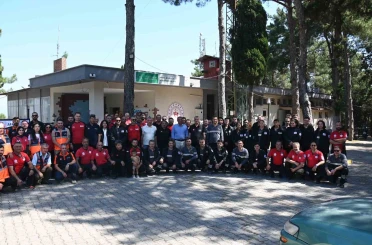 Manisa’da afet kahramanlarına akreditasyon arması takıldı 