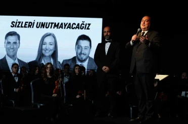 Manisa’da Gençlik Senfoni Orkestrası ilk konserinde büyüledi 