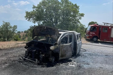 Manisa’da kamyonet küle döndü 