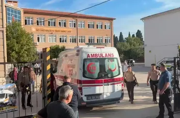 Manisa’da okul önünde silahlı saldırı: Yaralı öğrenciler var