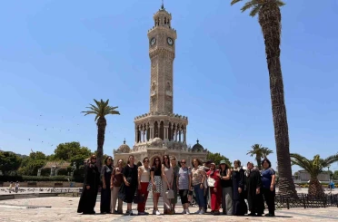 Manisalı kadınlar İzmir’i gezdi 