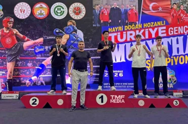 Manisalı muaythaiciler Türkiye kürsüsüne çıktı 