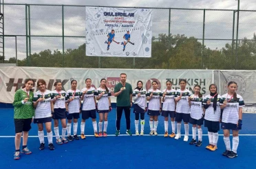 Manisa’nın kızları turnuvadan şampiyon ayrıldı 
