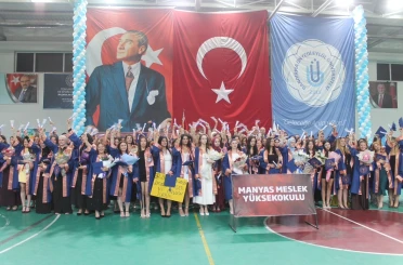Manyas MYO’da mezuniyet coşkusu 