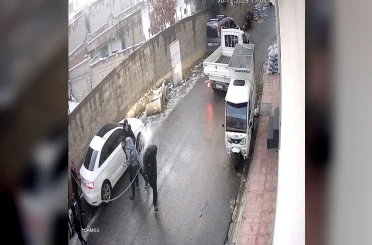 Mardin’de kopan elektrik teli gençlerin üzerine düştü 
