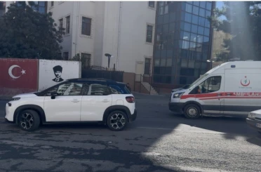 Mardin’de trafik kilitlendi, ’fermuar sistemi’ uygulanmayınca ambulans ters yönden ilerledi 