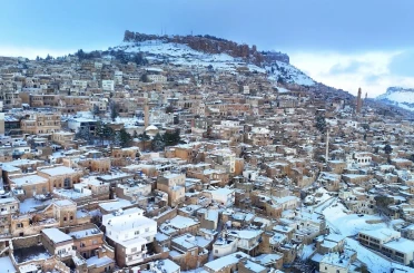 Mardin’de yoğun kar mesaisi: Ağır tonajlı araçlara trafik kısıtlaması 