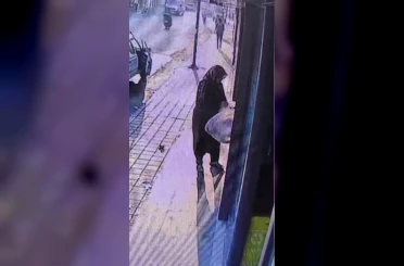 Markete bırakılan ekmek ve simit dolu poşeti çaldı 