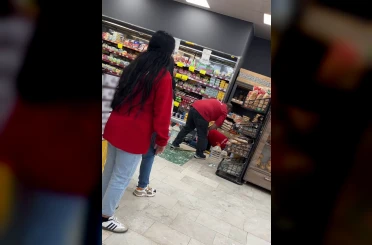 Markete giren fare paniğe neden oldu 