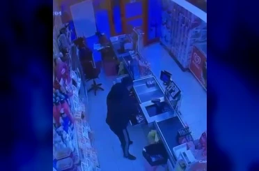 Marketten nakit para ve sigara çalan şüpheli kameralara yansıdı 