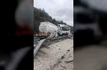 Mazot yüklü tanker kontrolden çıkarak karşı şeride geçti 