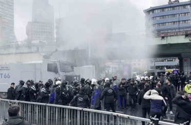 Mecidiyeköy’de tüm uyarılara rağmen dağılmayan gruba TOMA’yla müdahale 