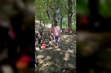 Medrese öğrencileri köy çeşmesi ve piknik alanını kendi imkanlarıyla temizledi 
