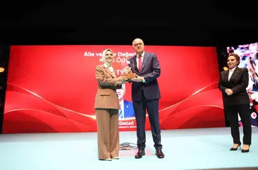 Mehmet Akif Üstündağ, Aile ve Spor Değerlerine Katkı Ödülü’ne layık görüldü
