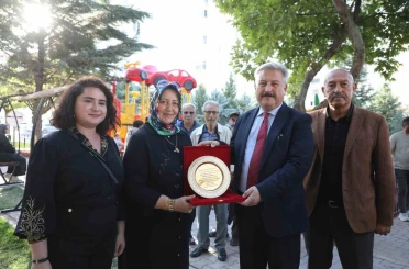 Melikgazi Belediyesi, Bahçelievler Mahallesi’ndeki parkı yenileyerek yaşam alanına dönüştürdü 