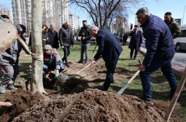 Melikgazi’de ilkbahar ağaç dikimiyle başladı 