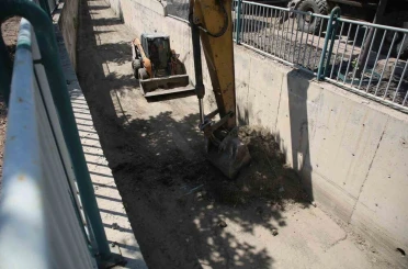 Melikgazi’de taşkın su kanalları temizleniyor 
