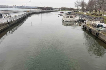 Menekşe sahilinde teknelerin geçiş sorunu balıkçıları canından bezdirdi: "İBB’ye başvurduk ama gelen giden yok"