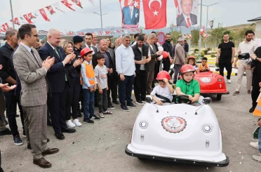 Menemen’de çocuklar için trafik eğitim parkuru açıldı 
