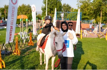 Menteşe Belediyesi çocukları atlarla buluşturdu 