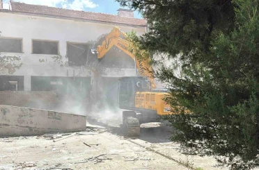 Menteşe’de 72 yıldır hizmet veren bina yıkılıyor 