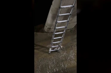 Merdiveni gördü, kendi kendini kurtardı 