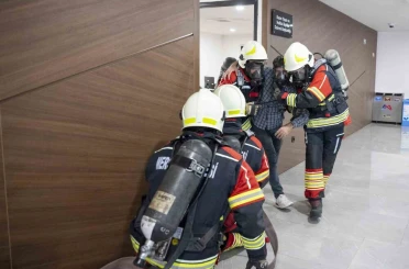Mersin Büyükşehir Belediyesi binasında yangın tatbikatı gerçekleştirildi 