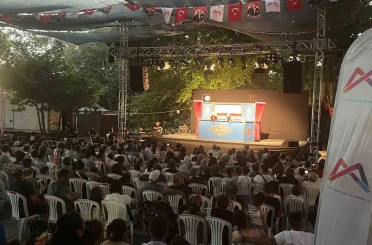 Mersin Şehir Tiyatrosu 13 ilçede 4 binin üzerinde seyirciyle buluştu 