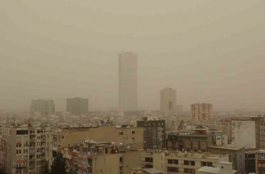Mersin ve ilçelerinde toz taşınımı etkili oldu 