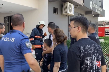 Mersin’de 10 katlı binada yangın: Sağlık ekipleri dumandan etkilenenlere müdahale etti 