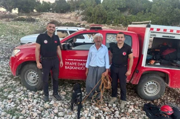 Mersin’de 70 metrelik mağarada mahsur kalan oğlak kurtarıldı 