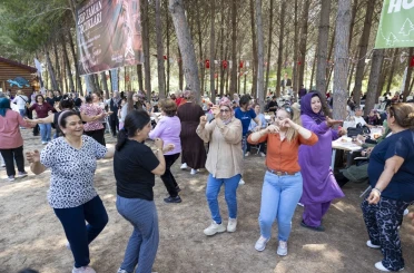 Mersin’de anneler günü şenlik havasında geçti 
