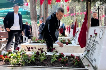 Mersin’de bayramda şehitlik unutulmadı 