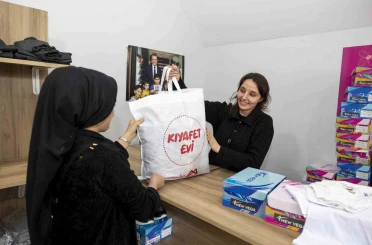 Mersin’de dar gelirli ailelerin çocuklarına bayramlık desteği 