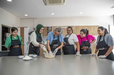 Mersin’de engelliler mutfak atölyesinde hem öğreniyor hem eğleniyor
