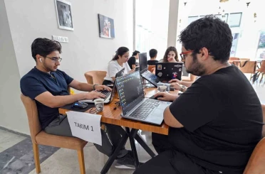 Mersin’de genç beyinler uzay ve teknoloji için yarıştı 