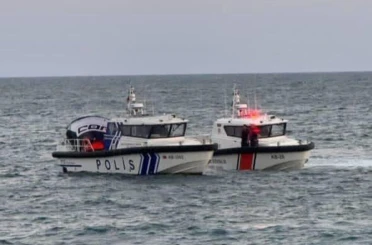Mersin’de iki ayrı paraşüt kazası: Biri direğe takıldı, diğeri denize düştü 