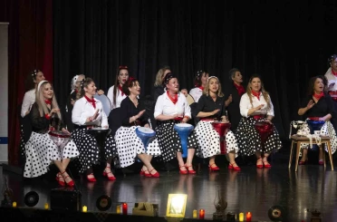 Mersin’de ‘Naftalin Kokulu Anılar Sandığı’ konseri izleyenleri geçmişe götürdü 