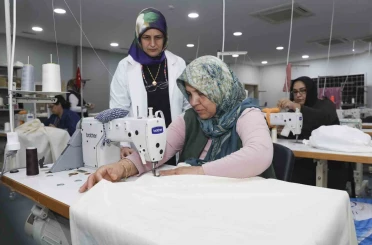 Mersin’de özel birey anneleri dikiş kursunda hem üretiyor hem sosyalleşiyor 
